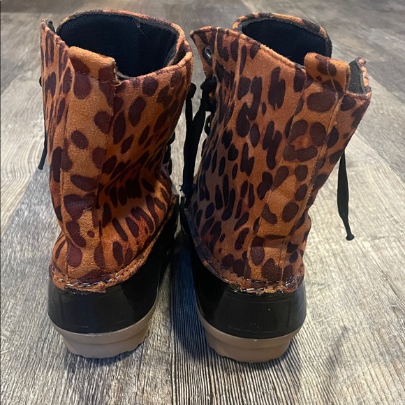 Leopard Print Duck Boots - Picture 4 of 7
